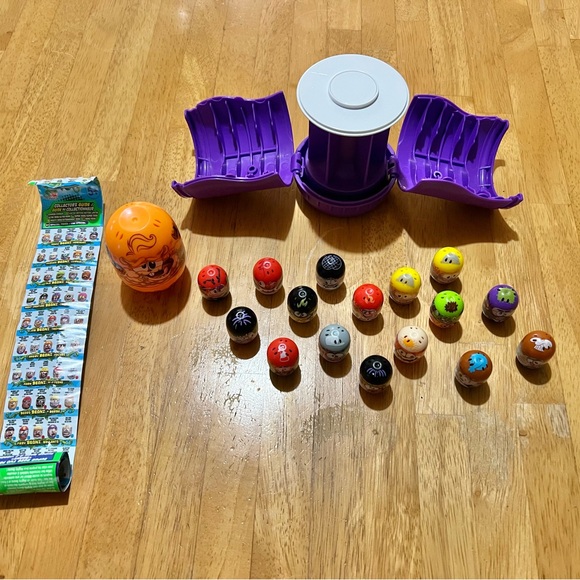 Mighty Beanz 2017-2018 Series 1 & Series 2 Storage & Characters - Picture 1 of 10